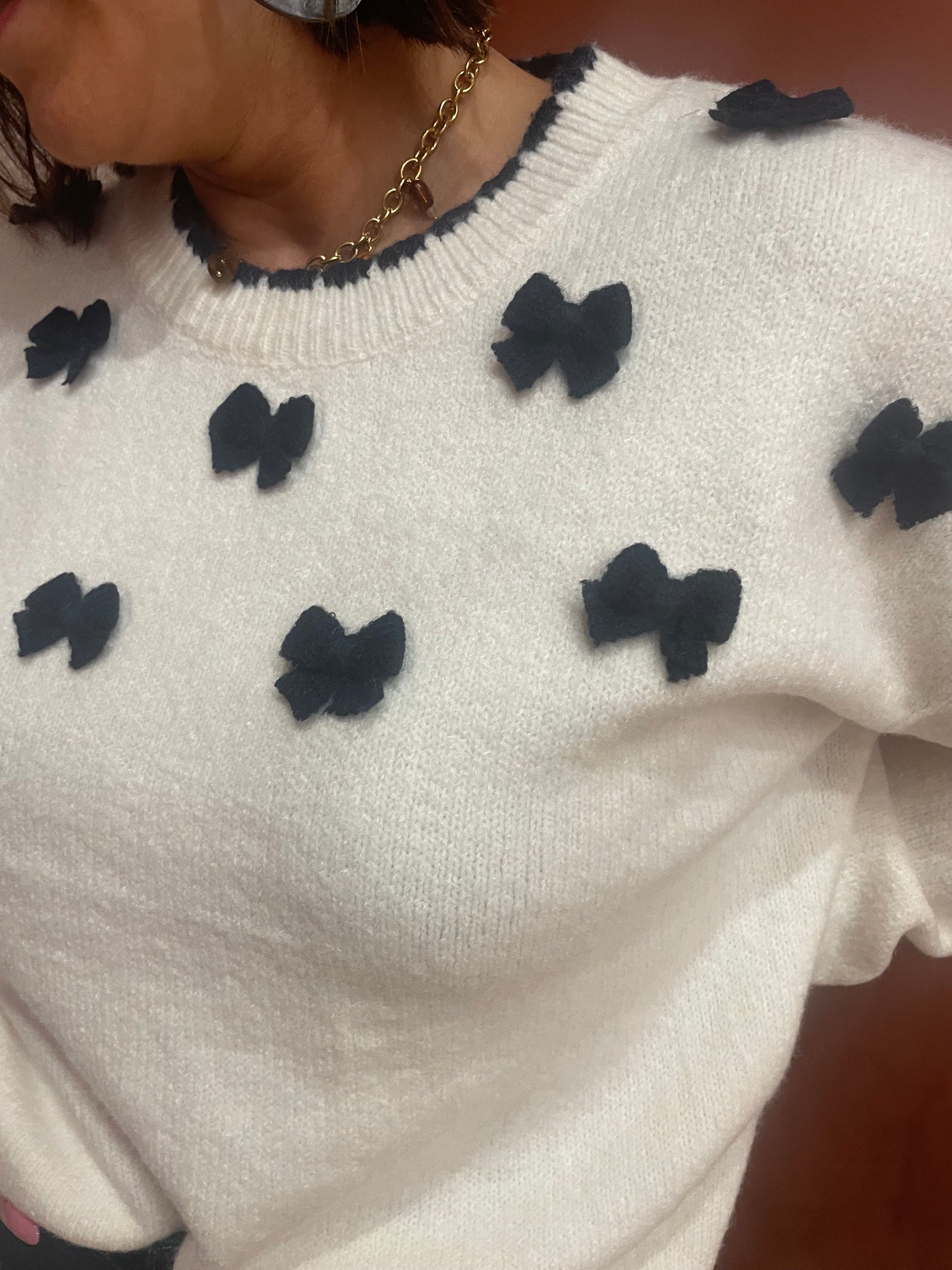 Pull blanc avec nœuds papillon