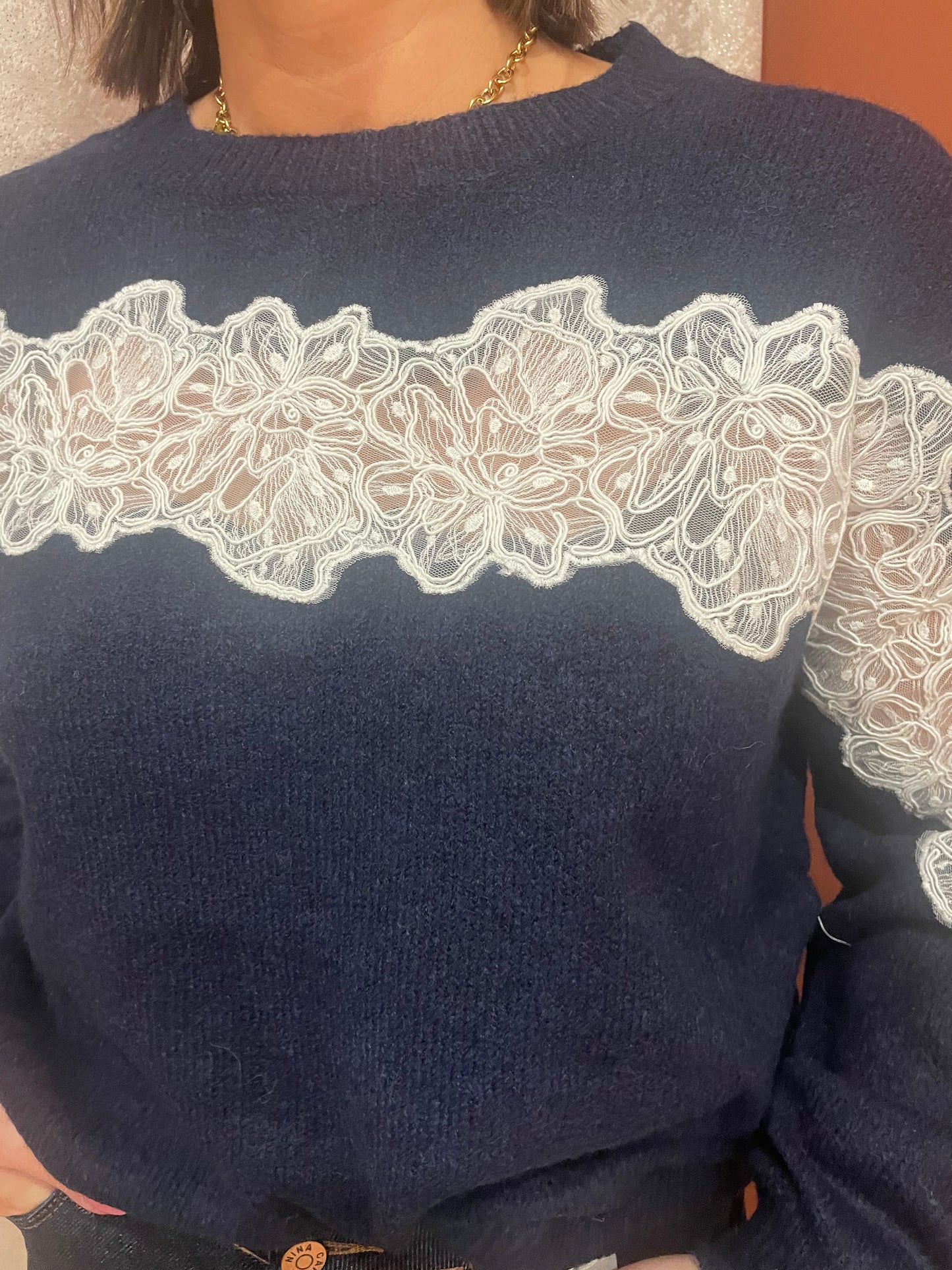 Pull bleu marine dentelle blanche