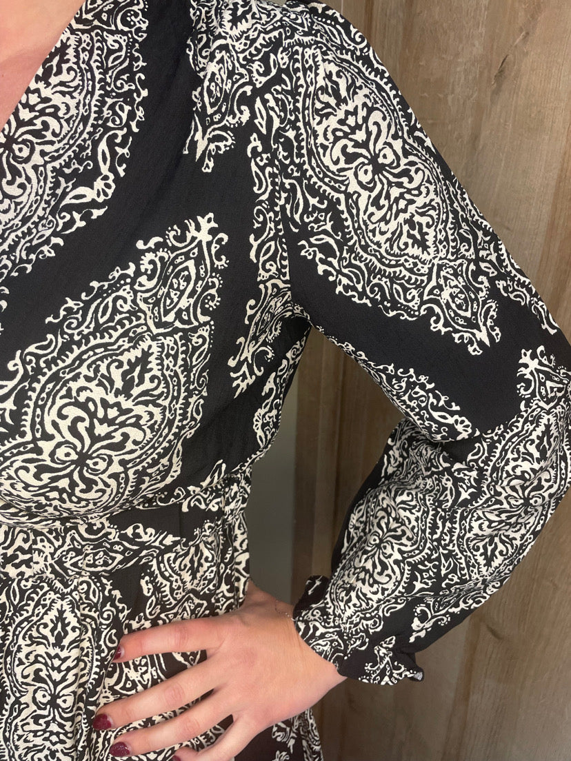Robe longue motif ethnique noir et blanc