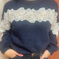 Pull bleu marine dentelle blanche