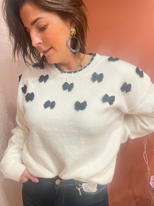 Pull blanc avec nœuds papillon