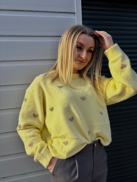 Pull jaune coeur