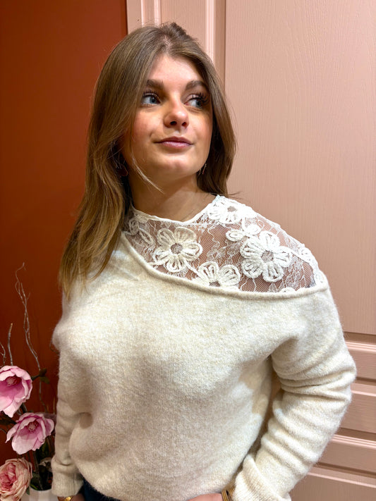 Pull dentelle épaule