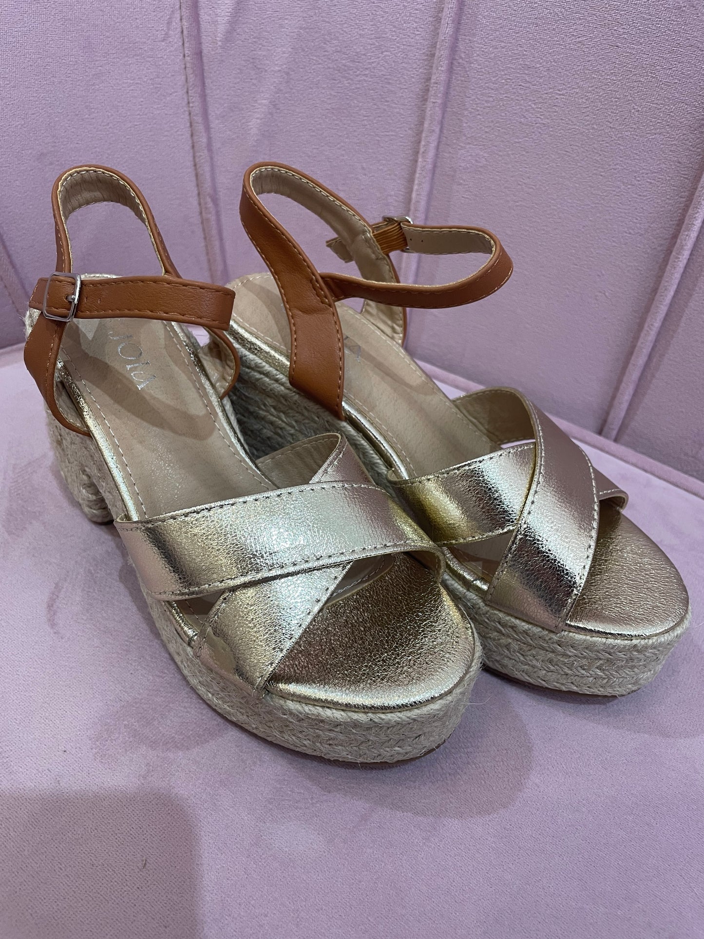 Nu-pieds dorés