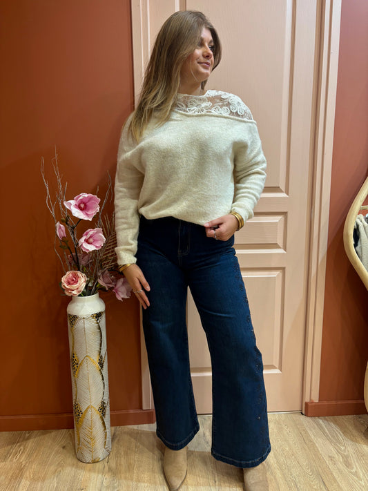 Pull dentelle épaule