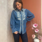 Chemisier bleu jean à broderies blanches