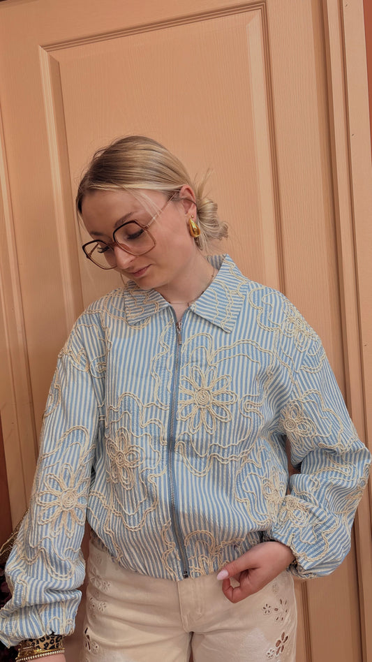 Veste bleue broderie