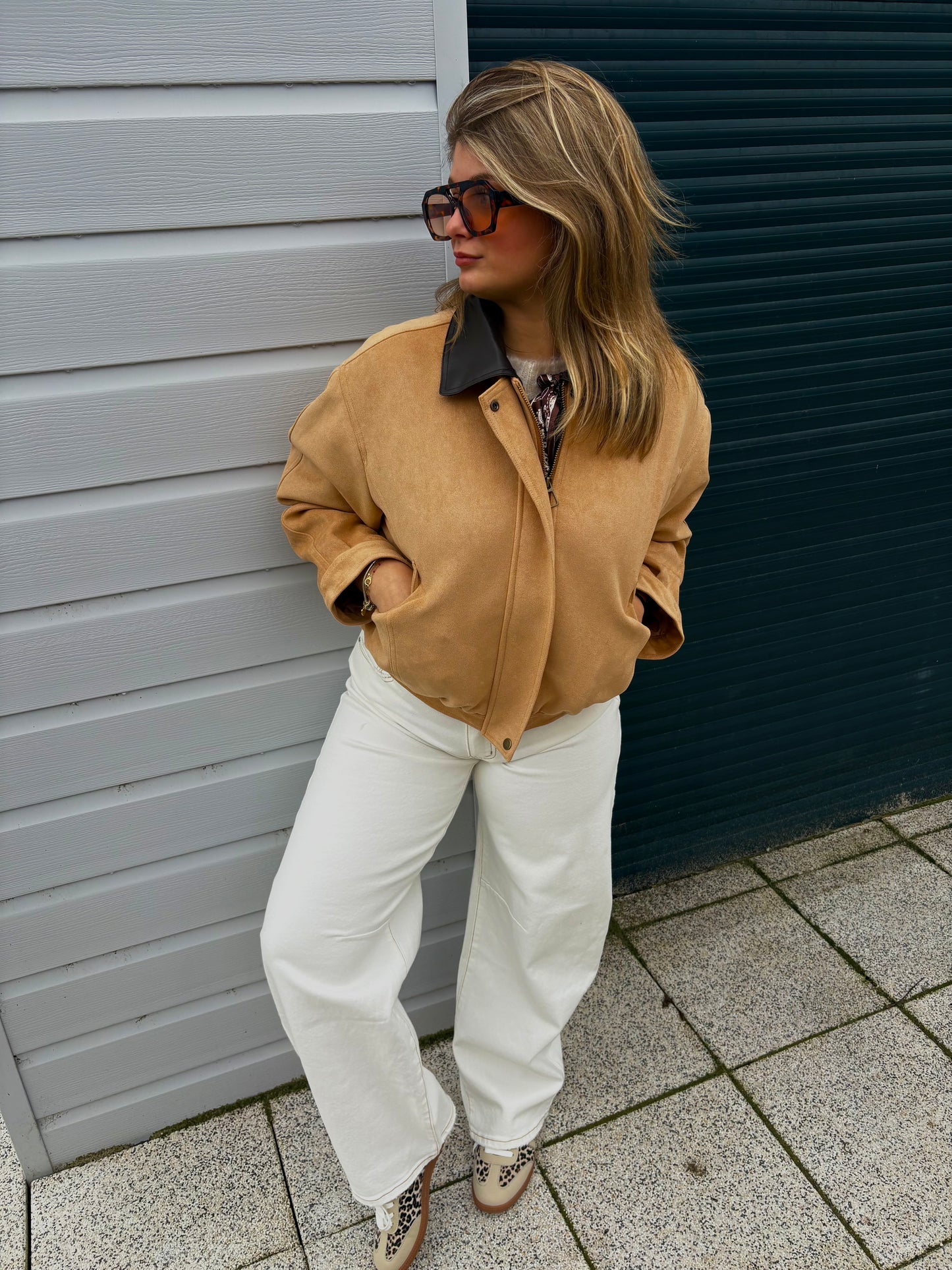 Veste courte en suédine camel