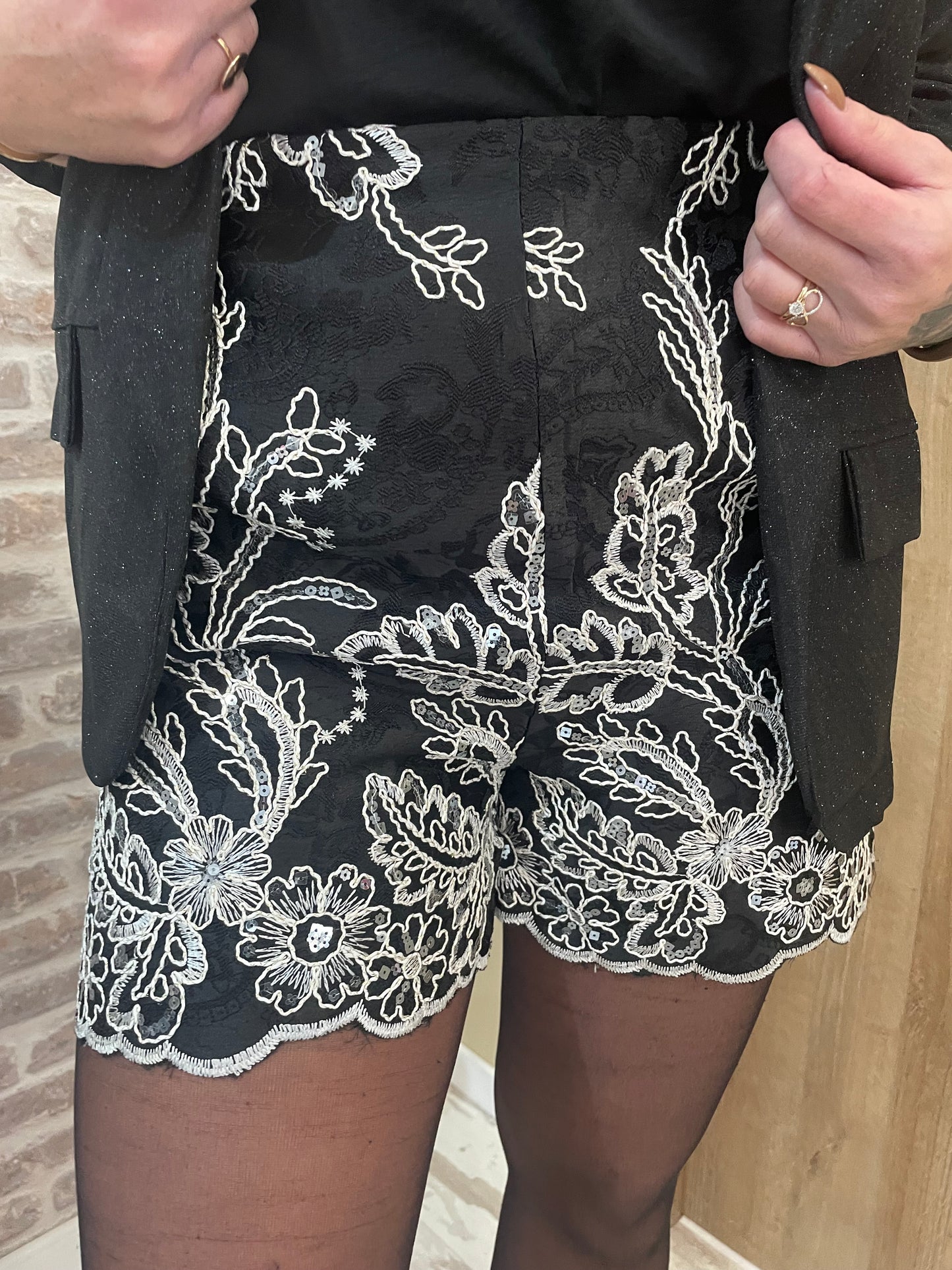Short sequin noir et blanc