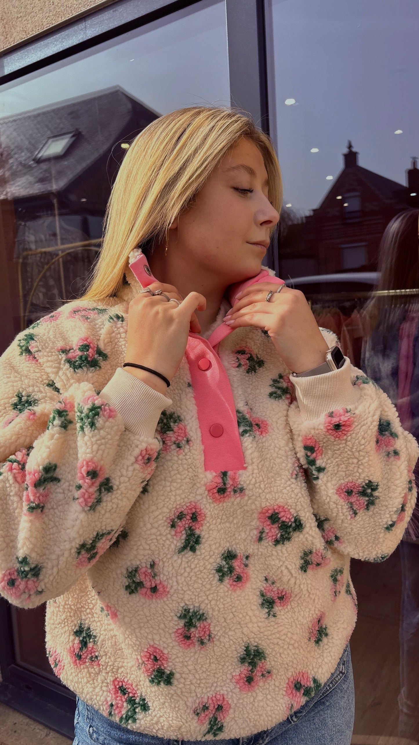 Pull polaire à fleurs