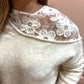 Pull dentelle épaule