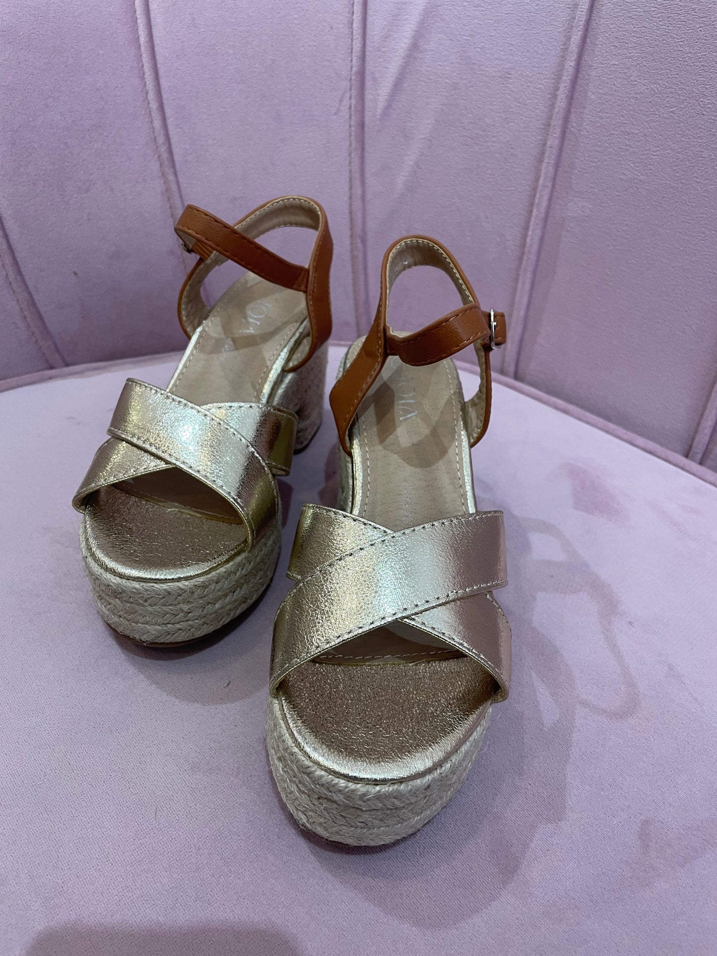Nu-pieds dorés