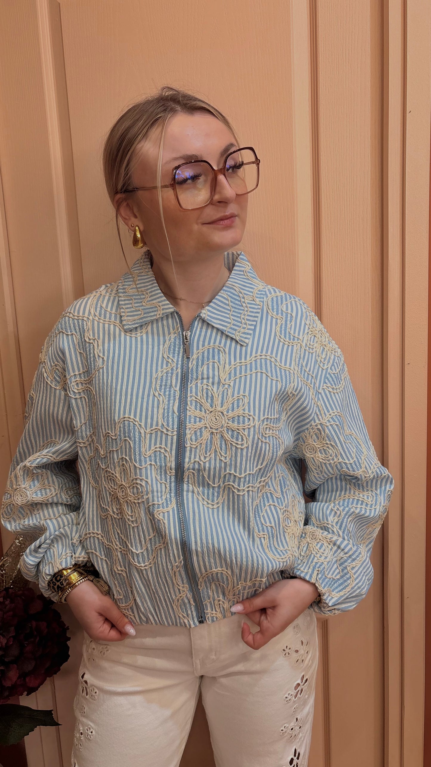 Veste bleue broderie