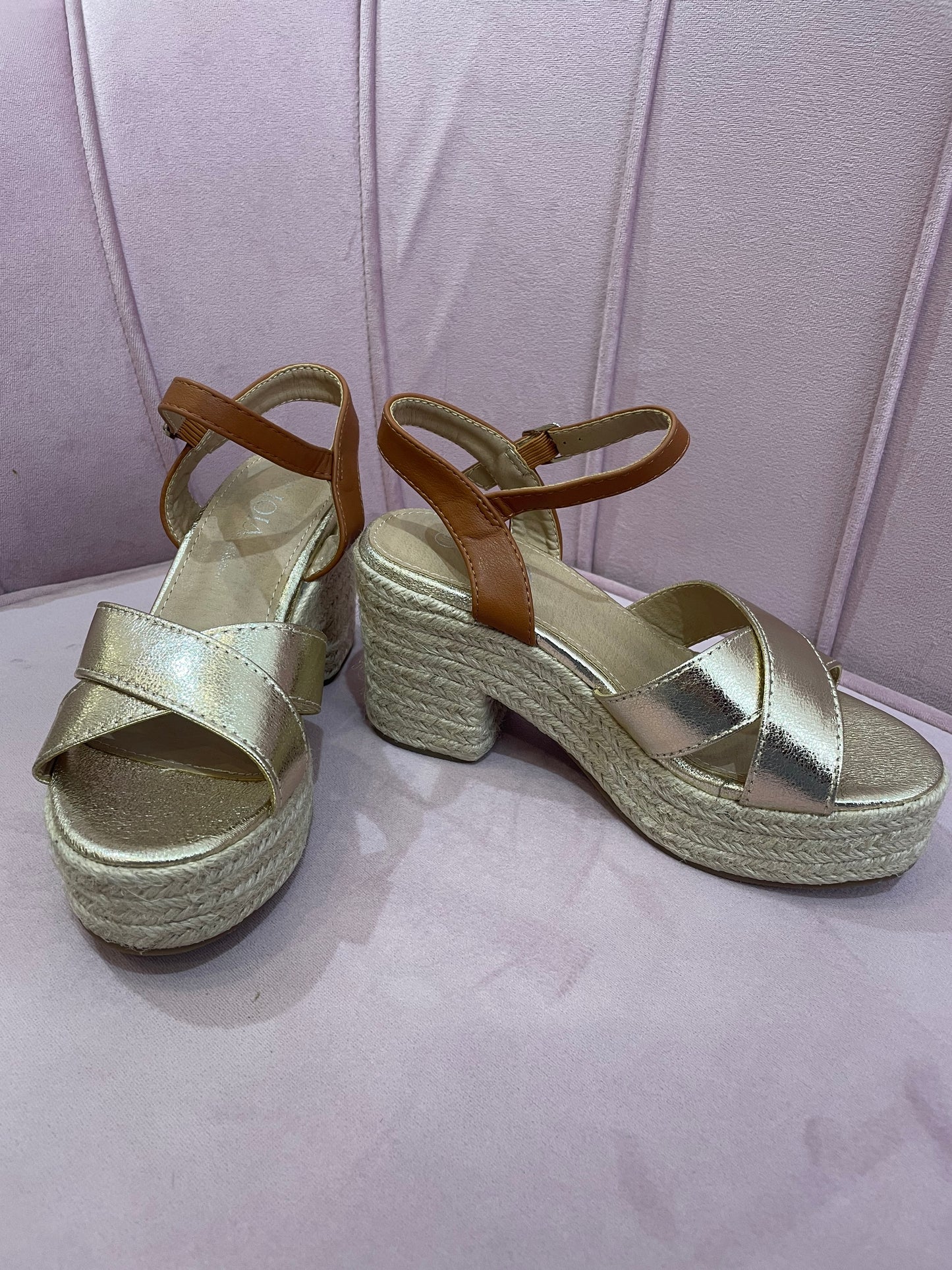 Nu-pieds dorés