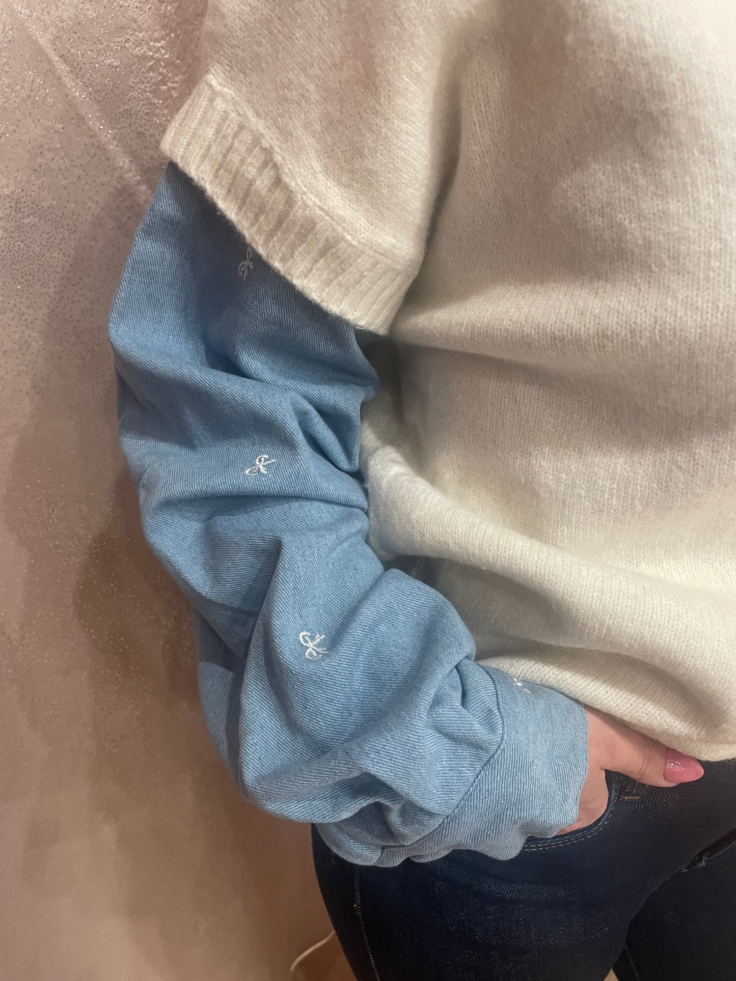 Gilet blanc aux manches en jean