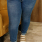 Jean grande taille bleu : un classique indémodable, alliant confort et style pour toutes les silhouettes.