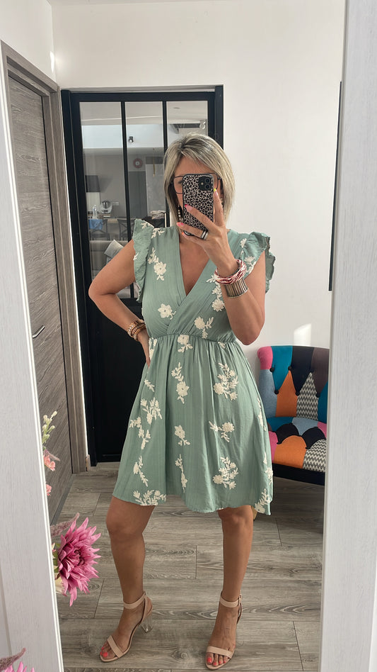 Robe verte broderie blanche