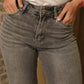 "Pantalon jean gris avec reflets argentés : éclat sophistiqué. Ce jean combine la sobriété du gris avec des reflets argentés subtils, ajoutant une touche de glamour à votre tenue. Parfait pour une allure décontractée mais élégante, il offre une touche de modernité et de raffinement à votre garde-robe."