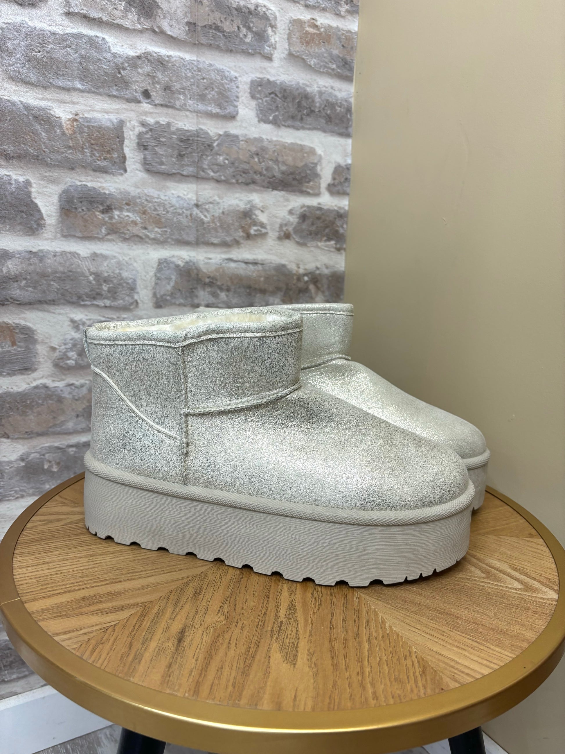 boots fourrées dorées