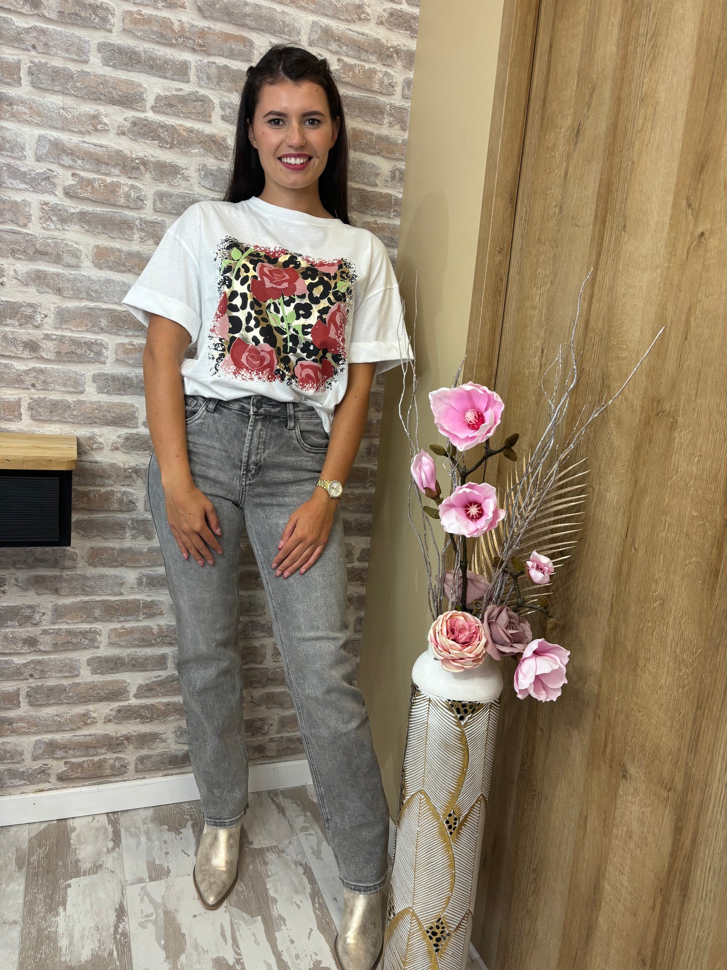 t-shirt tendance à motif léopard orné d'une rose