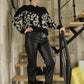 "Pantalon en simili cuir : audace et élégance. Ce pantalon en simili cuir ajoute une touche de modernité et de sophistication à votre tenue. Parfait pour un look chic et audacieux, il allie confort et style, idéal pour toutes les occasions."