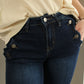 "Jean flare brut : style rétro chic. Ce jean à la coupe évasée et au denim brut offre une silhouette allongeante et élégante. Inspiré des années 70, il ajoute une touche de vintage à votre tenue tout en restant moderne et polyvalent, parfait pour un look à la fois décontracté et sophistiqué."